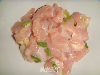 莲子米炒鸡丁的做法步骤：3