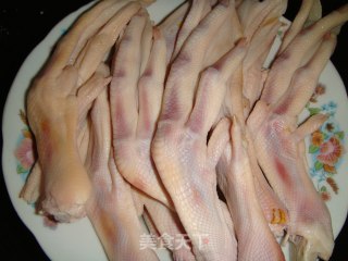卤鸭爪的做法步骤：1