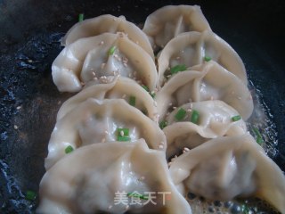 锅贴饺的做法步骤：6