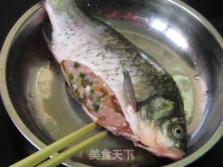 包瓜肉糜嵌鲫鱼的做法步骤：3
