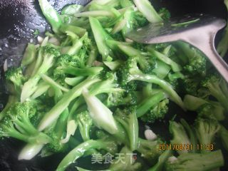 蒜蓉西兰花的做法步骤：5