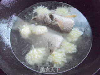 补肝益脾—菊花玉子鲈鱼汤的做法步骤：7
