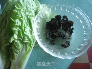 木耳白菜的做法步骤：1