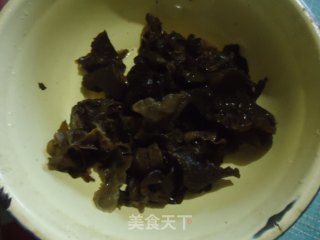 木耳白菜的做法步骤：3