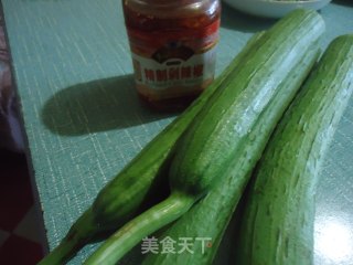 剁椒丝瓜的做法步骤：1