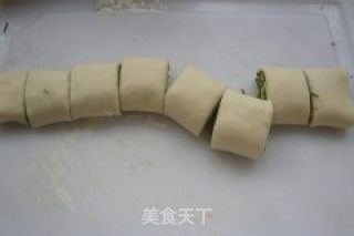 椒盐香葱花卷的做法步骤：6