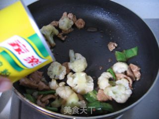 青椒肉片炒花菜的做法步骤：8