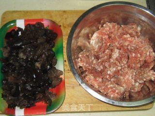 山珍肉糜包子的做法步骤：1