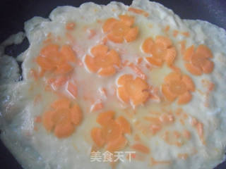 给蛋饼镶朵花------梅花蛋饼的做法步骤：8