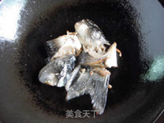 简简单单—泡椒烧鱼头的做法步骤：3