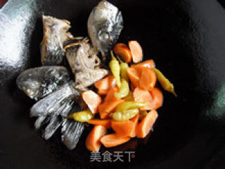 简简单单—泡椒烧鱼头的做法步骤：5