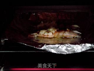 焗烤菜肴“蒜蓉芝士焗大虾”的做法步骤：5