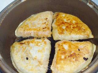 【简单制作的花样饼大全】多层牛肉芹菜馅饼的做法步骤：13