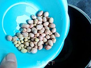 滋阴补气豆浆---花生莲子豆浆的做法步骤：3