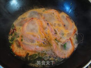 烧对虾的做法步骤：4