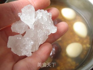 清热润肺、利水去湿—薏米鹌鹑蛋糖水的做法步骤：2