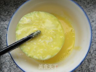 最简单的韩式家常菜—香煎西葫芦的做法步骤：3