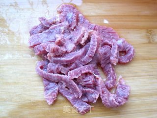 白萝卜牛肉汤的做法步骤：2