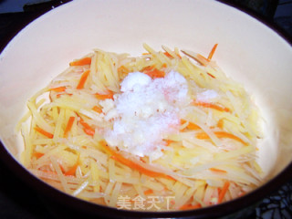 节日餐桌上的快手菜--炝拌酸辣土豆丝的做法步骤：7