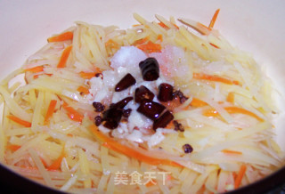 节日餐桌上的快手菜--炝拌酸辣土豆丝的做法步骤：9