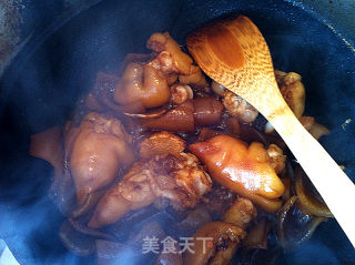 老汤煲猪蹄干豆腐的做法步骤：2
