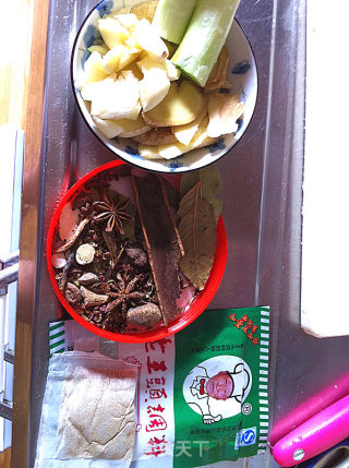 老汤煲猪蹄干豆腐的做法步骤：3