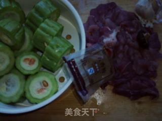 酿苦瓜的做法步骤：2