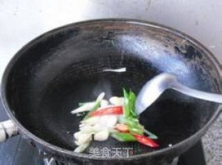 【鲶鱼炖冻豆腐】的做法步骤：2