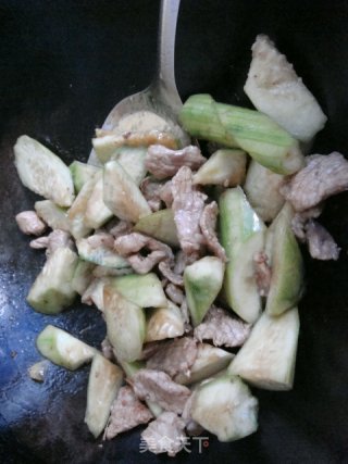 丝瓜炒肉片的做法步骤：5
