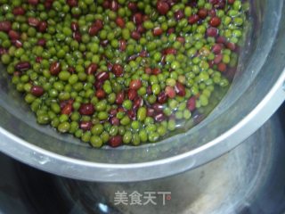 红豆绿豆海带粥的做法步骤：3