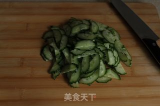 黄瓜拌牛肉的做法步骤：1
