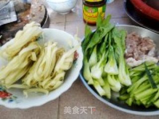 炸酱面的做法步骤：1