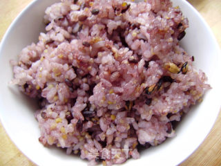 健康早餐----胡萝卜黄瓜鸡蛋炒饭的做法步骤：2