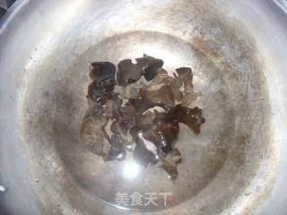 爽口下酒菜-----响油木耳的做法步骤：4