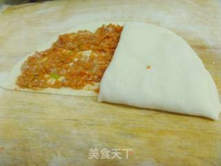 【简单制作的花样饼大全】多层牛肉胡萝卜馅饼的做法步骤：13