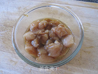 番茄菠萝炒鸡柳的做法步骤：1
