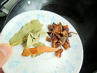 简单家常菜---鸡小肘烧土豆的做法步骤：4