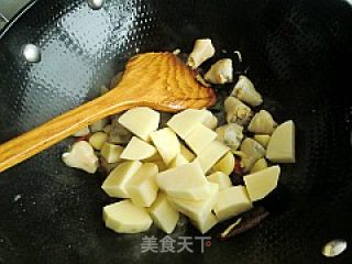 简单家常菜---鸡小肘烧土豆的做法步骤：8