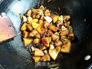 简单家常菜---鸡小肘烧土豆的做法步骤：12