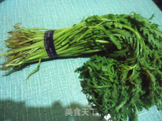 蒜蓉茼蒿的做法步骤：1