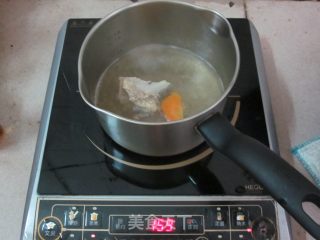 宝宝辅食——骨汤肝泥粥的做法步骤：1
