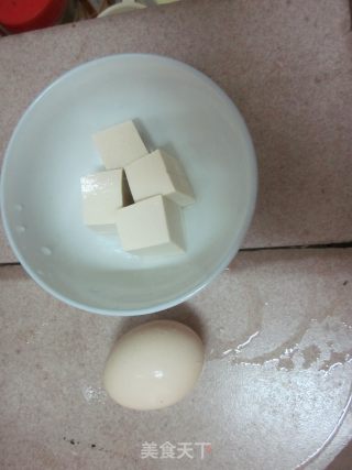 宝宝辅食——蛋黄豆腐泥的做法步骤：1