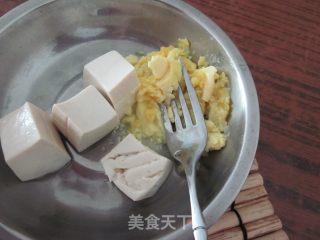 宝宝辅食——蛋黄豆腐泥的做法步骤：5