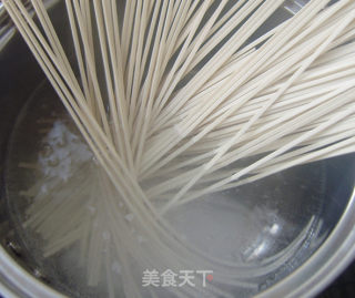 简简单单健康早餐----白菜豆干汤面的做法步骤：1