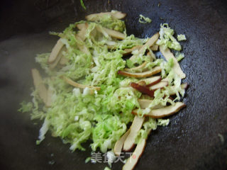 简简单单健康早餐----白菜豆干汤面的做法步骤：4