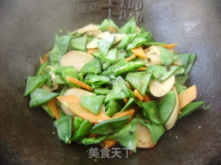 家常菜----火腿肠炒扁豆的做法步骤：7