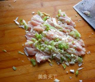 南瓜鸡肉香菇小水饺的做法步骤：2