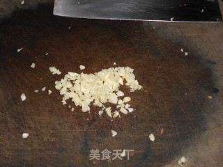 蒜茸炒佛手瓜　的做法步骤：2