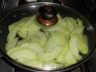 蒜茸炒佛手瓜　的做法步骤：5