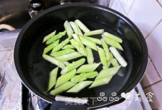 【一个人的营养面】——芦笋意面的做法步骤：2